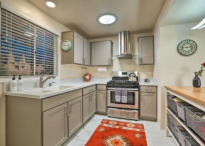Lovely Valley Abode W/ Community Pool! *