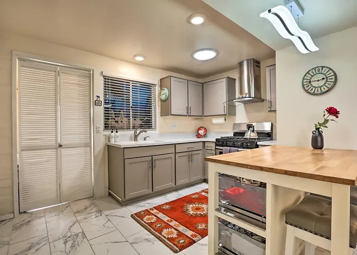 Lovely Valley Abode W/ Community Pool! Green Valley