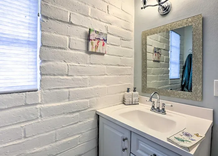 Lovely Valley Abode W/ Community Pool! * Green Valley