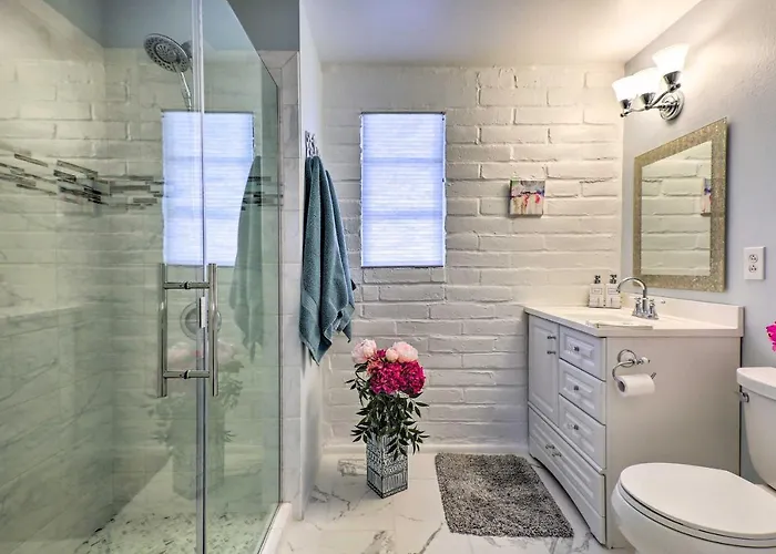 Lovely Valley Abode W/ Community Pool! *